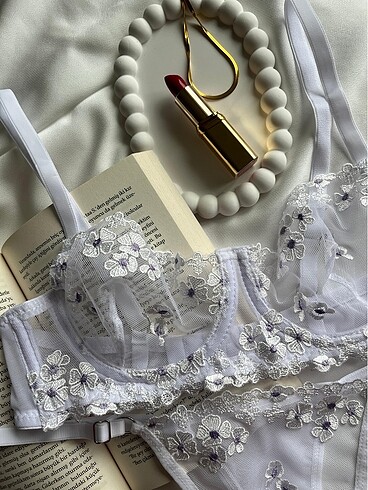 Beyaz Çiçekli Bralet Takım