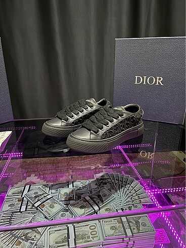 Dior 39-44 arası tüm numaralar mevcuttur