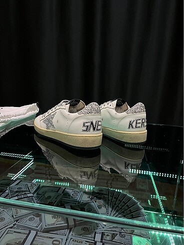 Golden Goose Deluxe 36-40 arası tüm numaralar mevcuttur