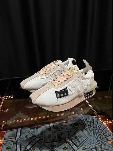 Lanvin 36-40 arası tüm numaralar mevcuttur