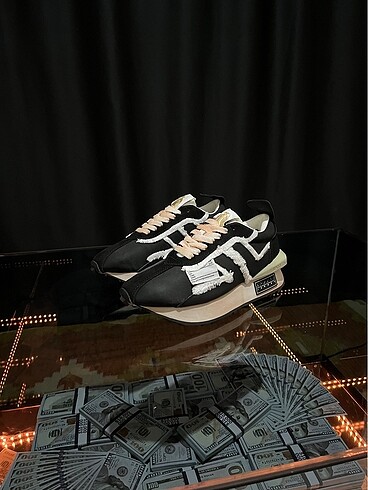 Lanvin 36-40 arası tüm numaralar mevcuttur
