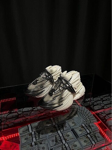 Balmain 39-44 arası tüm numaralar mevcuttur