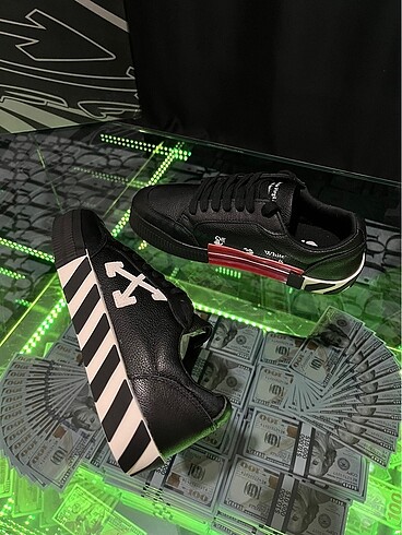 Off-White 40-41-42-44 numaraları mevcuttur