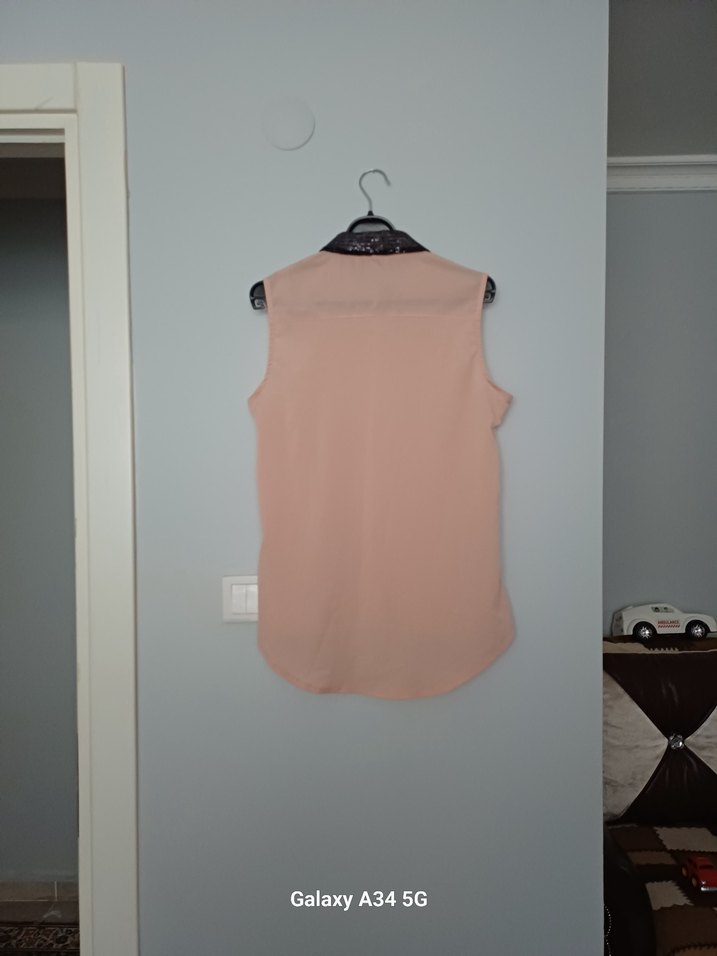 Bej Renkli, Düğmeli, Kolsuz Kadın Gömlek - Görsel 2