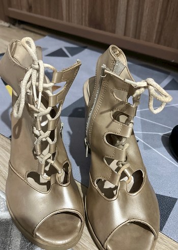 Bej Deri Kadın Dolgu Topuklu Sandalet - Görsel 4