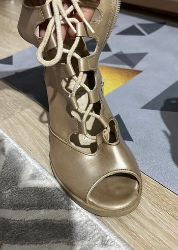 Bej Deri Kadın Dolgu Topuklu Sandalet - Görsel 3