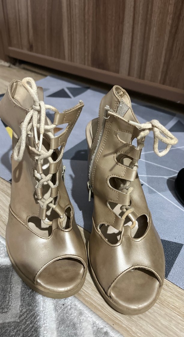 Bej Deri Kadın Dolgu Topuklu Sandalet - Görsel 4