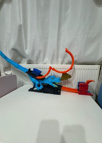 Hotwheels dinazorla mucadele oyunu - Görsel 4