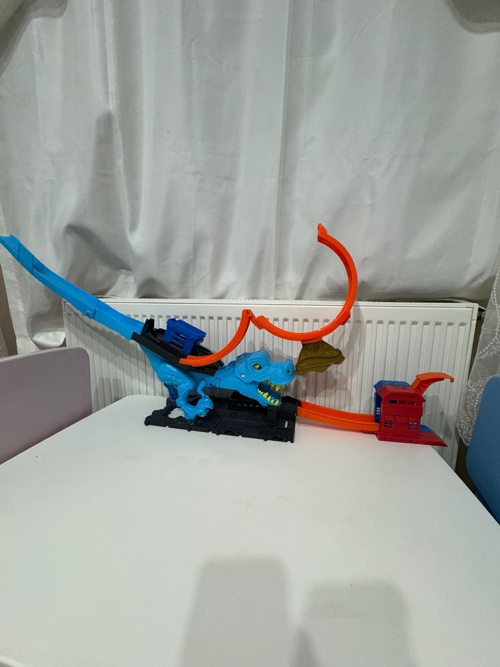 Hotwheels dinazorla mucadele oyunu - Görsel 4