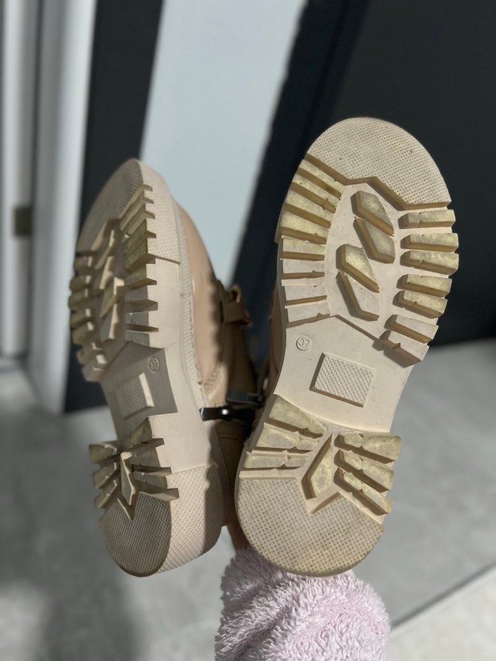 Bej Zincir Detaylı Yüksek Topuklu Deri Bot - Görsel 5