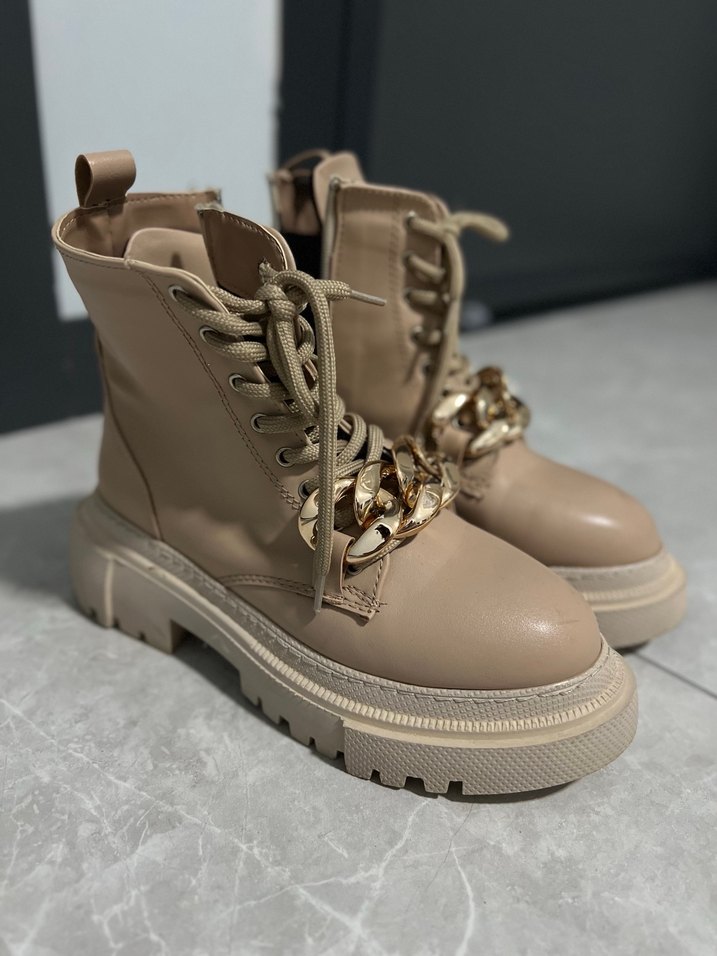 Bej Zincir Detaylı Yüksek Topuklu Deri Bot - Görsel 2