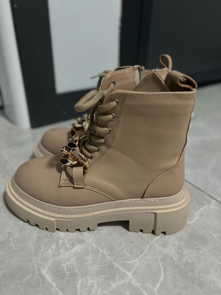 Bej Zincir Detaylı Yüksek Topuklu Deri Bot - Görsel 3