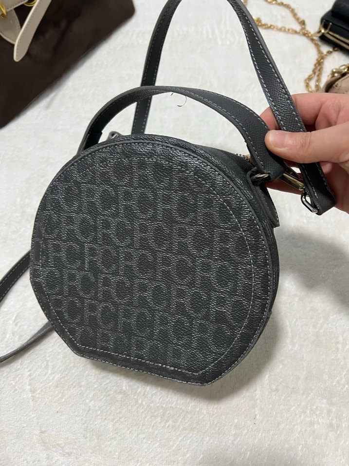 Siyah Baskılı Deri Yuvarlak Kadın Çanta - Görsel 2