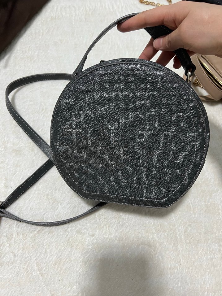 Siyah Baskılı Deri Yuvarlak Kadın Çanta - Görsel 4