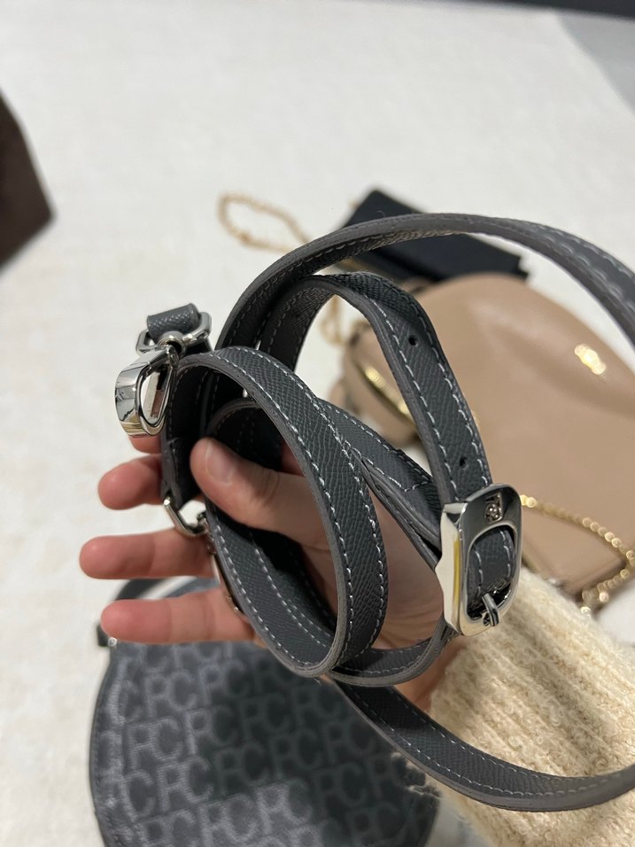 Siyah Baskılı Deri Yuvarlak Kadın Çanta - Görsel 5