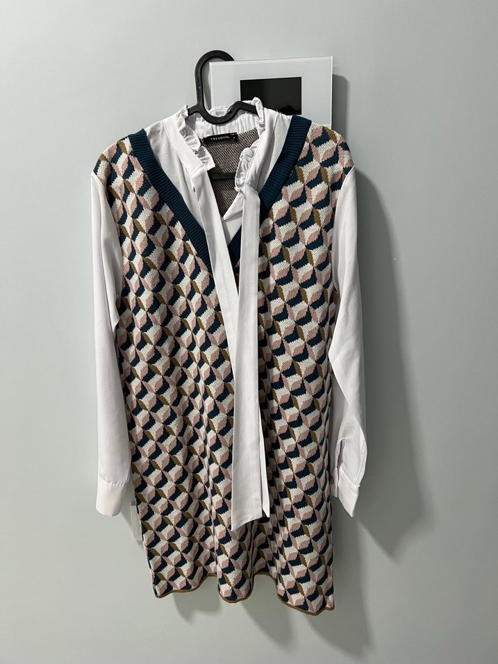 Pastel Renkli Desenli V Yaka Kadın Süveter - Görsel 2