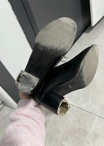 Tokalı Siyah Deri Kadın Bot - Görsel 4