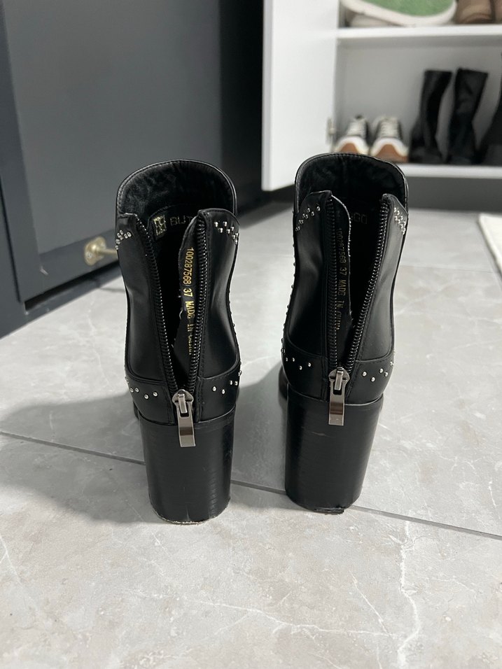 Tokalı Siyah Deri Kadın Bot - Görsel 3