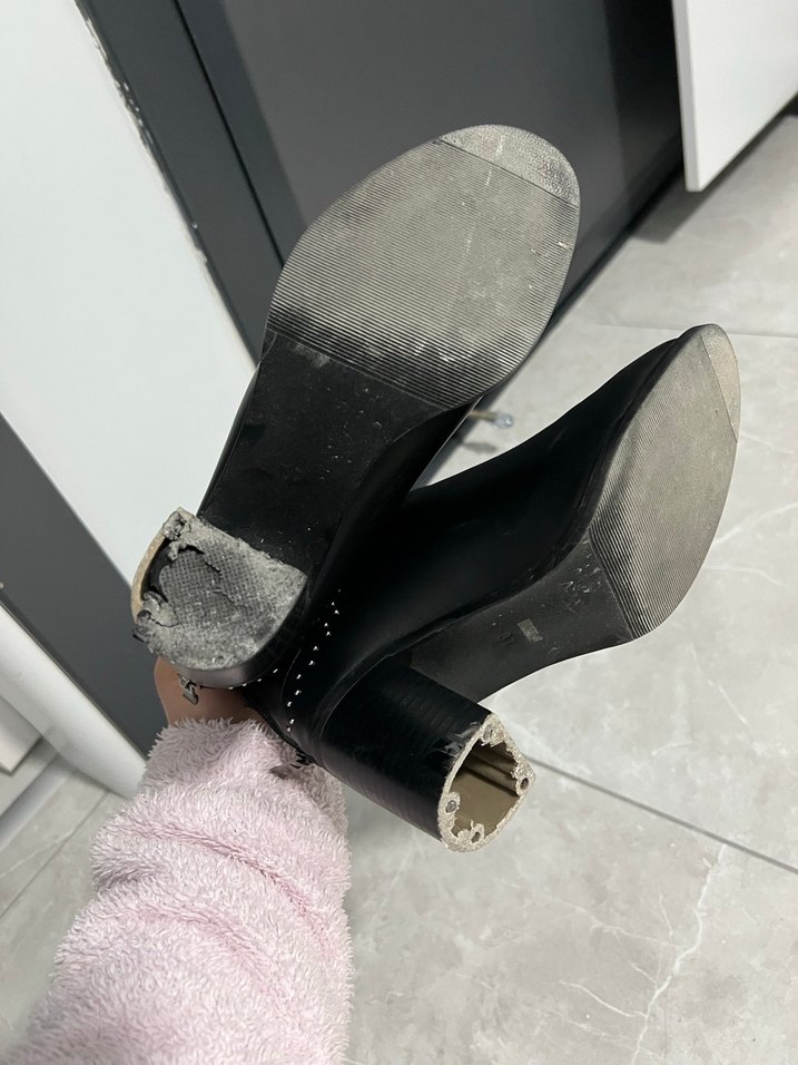 Tokalı Siyah Deri Kadın Bot - Görsel 4