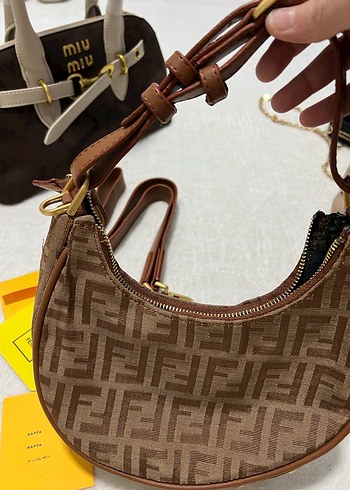 Kahverengi Deri Fendi Buckled Çanta - Görsel 3