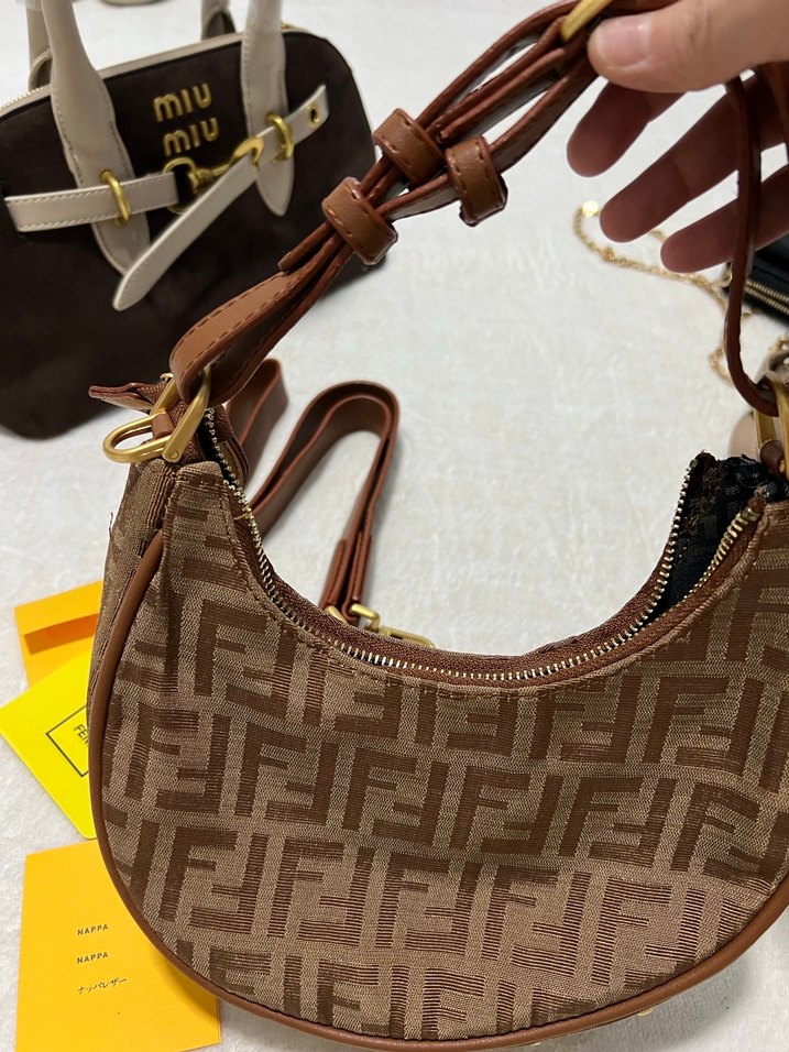 Kahverengi Deri Fendi Buckled Çanta - Görsel 3