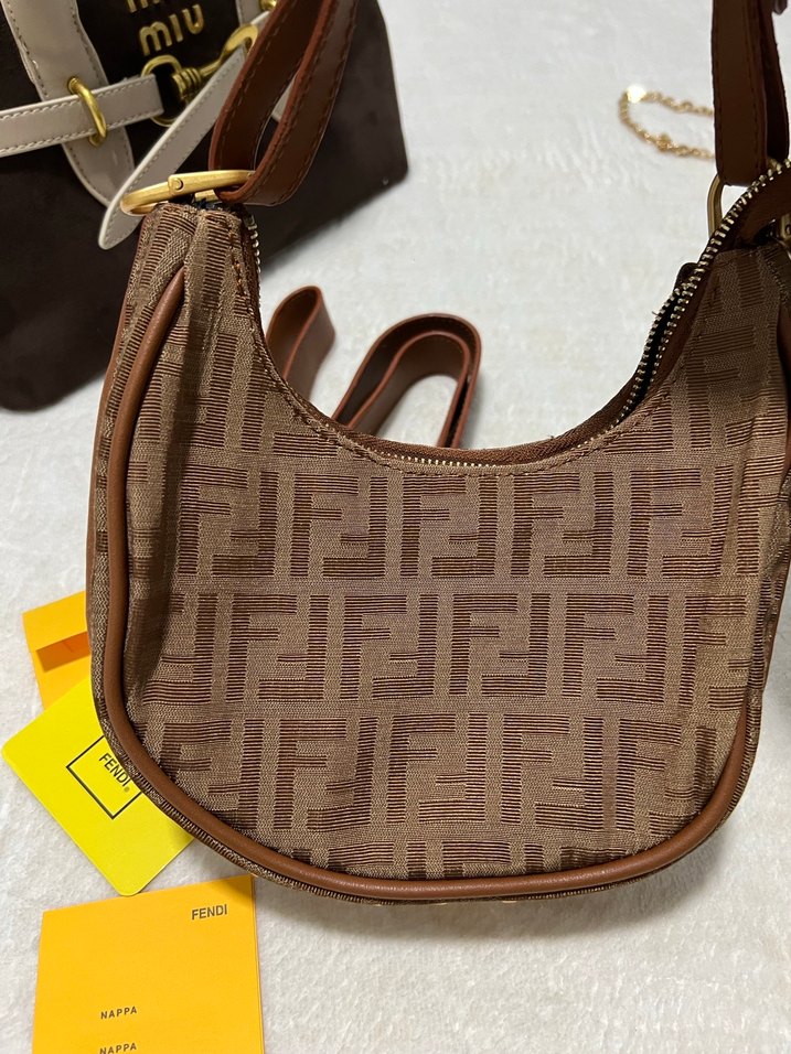 Kahverengi Deri Fendi Buckled Çanta - Görsel 4