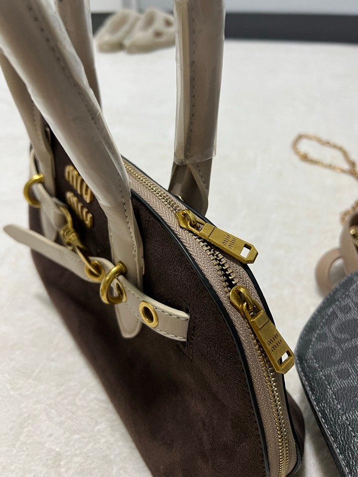 Miu Miu Kahverengi Süet Tokalı Kadın Çanta - Görsel 5