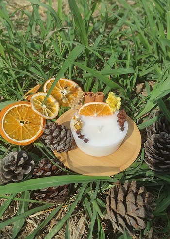 Diğer Turuncu Aromatik Mum ve Ahşap Taban