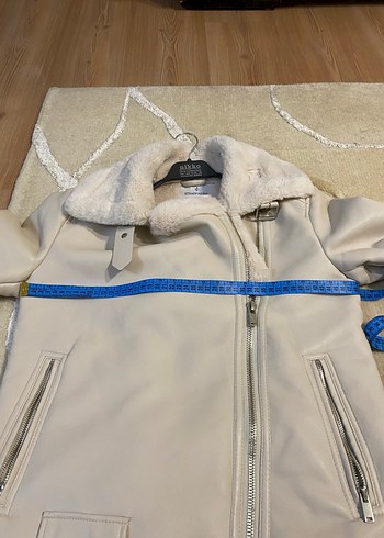 Stradivarius Krem Rengi İçi Kürklü Suni Deri Mont - Görsel 5