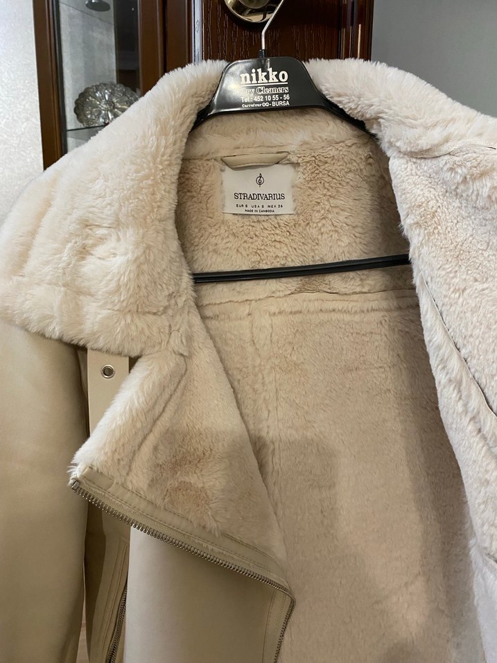 Stradivarius Krem Rengi İçi Kürklü Suni Deri Mont - Görsel 3