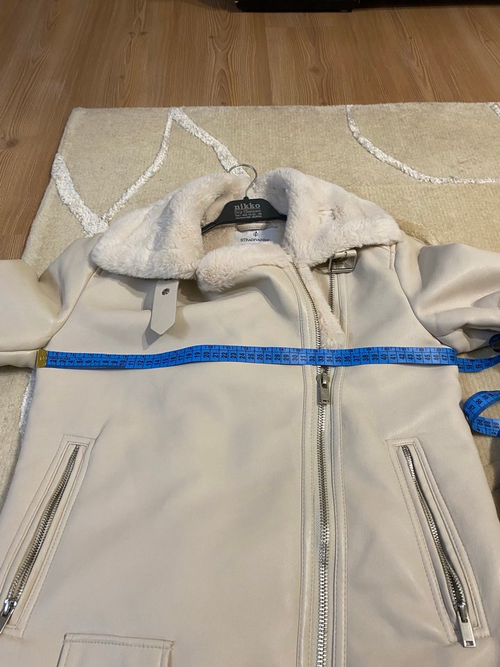 Stradivarius Krem Rengi İçi Kürklü Suni Deri Mont - Görsel 5