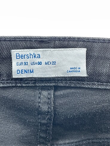 32 Beden siyah Renk Bershka Jean / Kot %70 İndirimli.