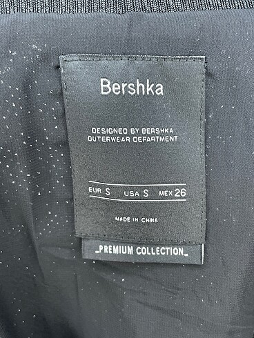 s Beden siyah Renk Bershka Deri Ceket %70 İndirimli.