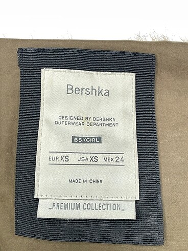 xs Beden çeşitli Renk Bershka Mont %70 İndirimli.