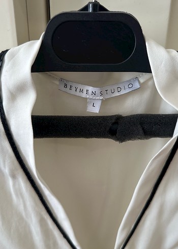 V Yaka Fermuarlı Beyaz Kolsuz Bluz - Görsel 2