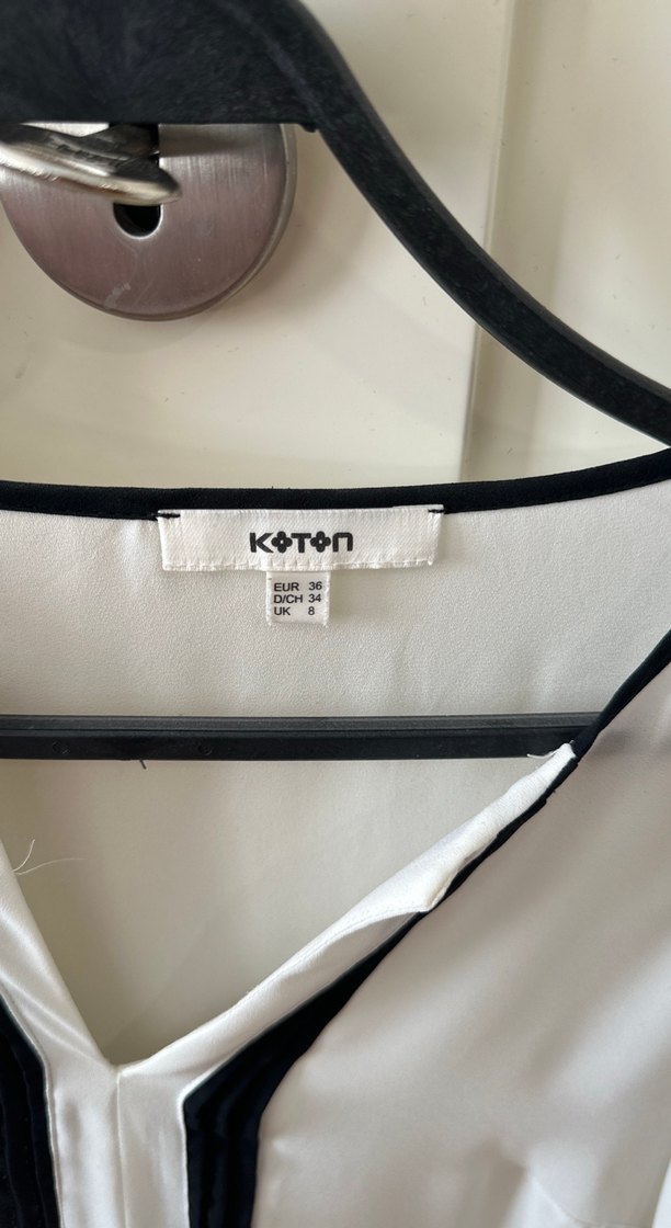 V Yaka Düğmeli Beyaz Kadın Gömlek - Görsel 2