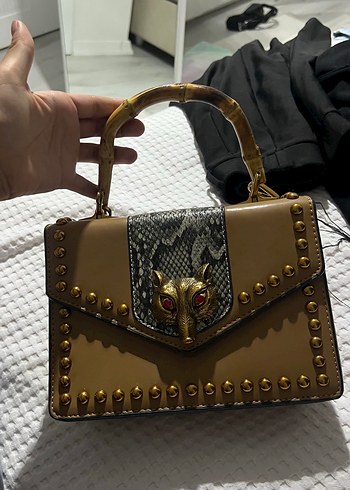 Zara Zincir Detaylı Kahverengi Yılan Derisi Desenli Deri Çanta