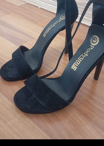 Siyah Tokalı İnce Topuklu Kadın Ayakkabı - Görsel 2