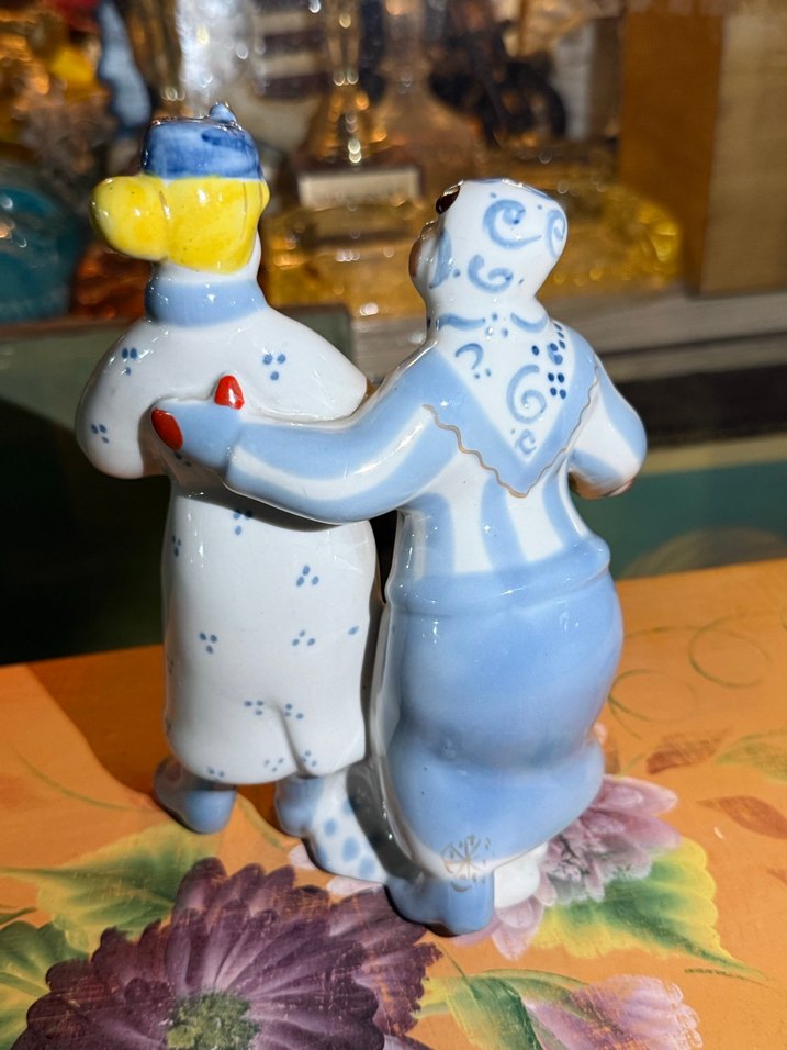 Mavi Tonlarda Figürin ve Küçük Köpek - Görsel 2