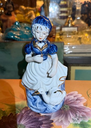 Mavi Elbiseli Kız ve Kuğu Biblosu - Görsel 2