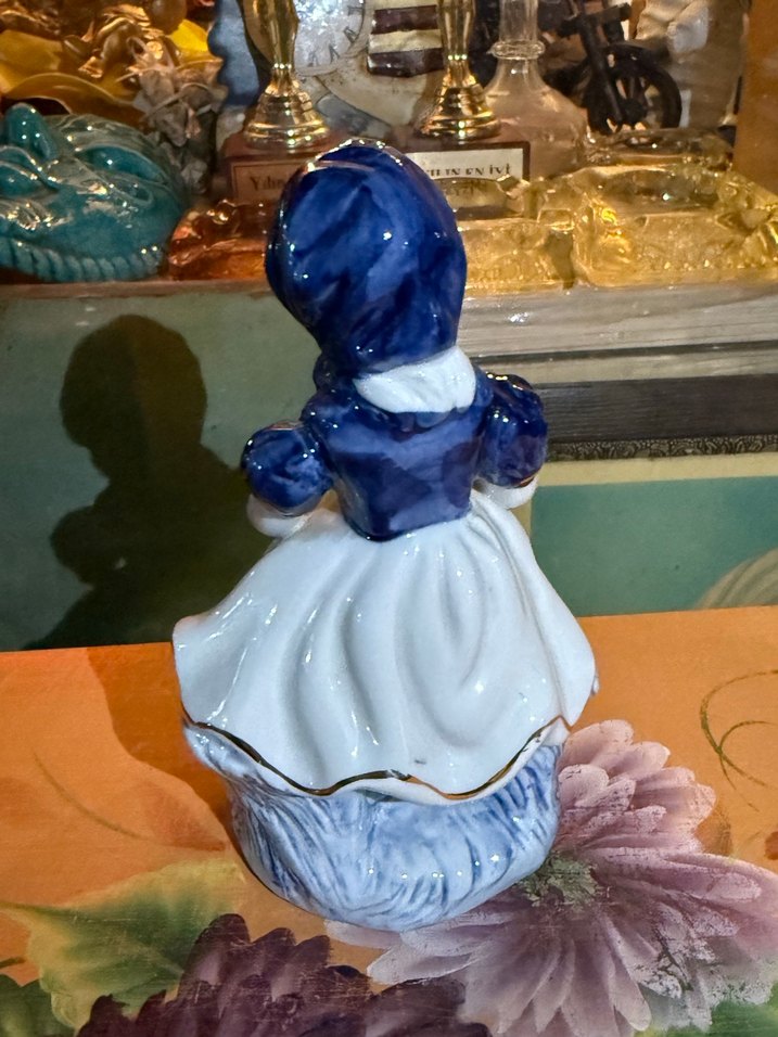 Mavi Elbiseli Kız ve Kuğu Biblosu - Görsel 3