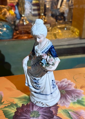 Sepetli Beyaz Figürin - Görsel 2