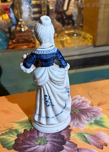 Sepetli Beyaz Figürin - Görsel 3