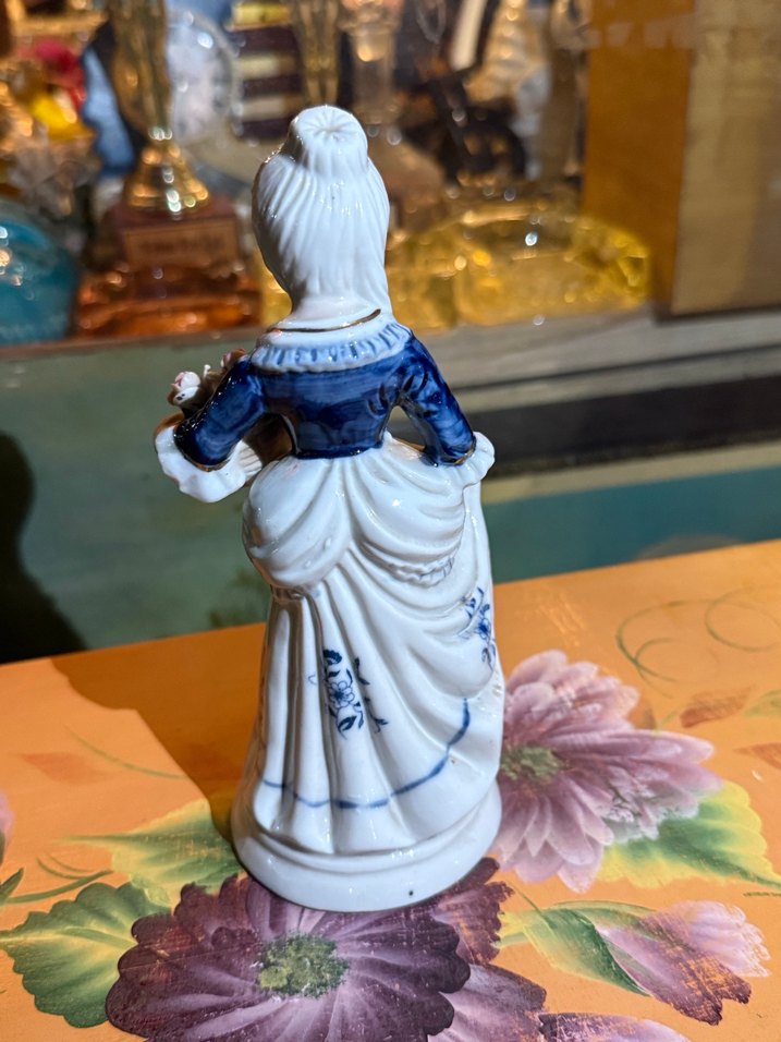 Sepetli Beyaz Figürin - Görsel 3