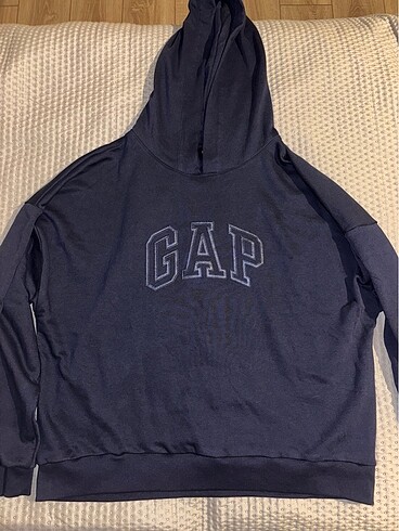 GAP sweatshirt