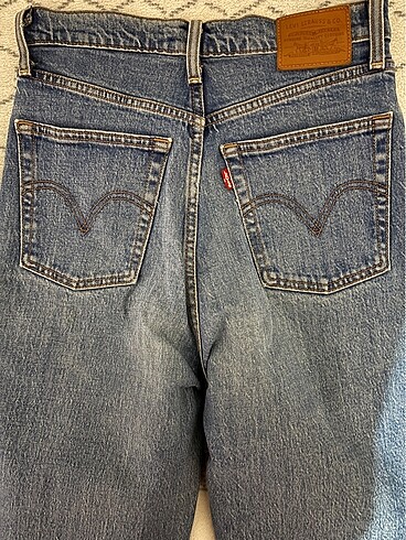 27 Beden lacivert Renk Levis Ribcage Straight Pantolon