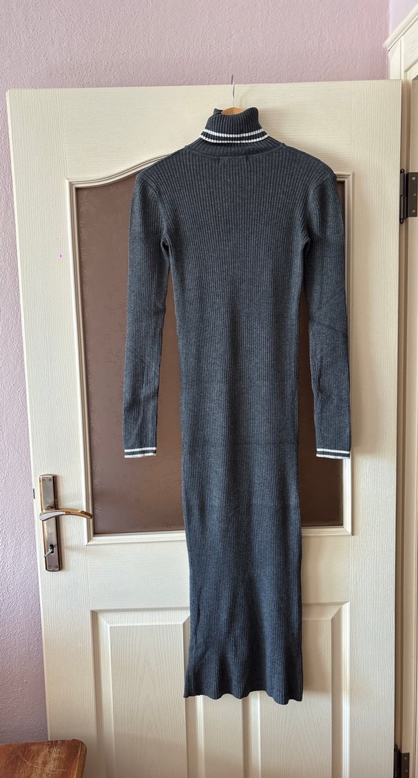 Gri Yüksek Yakalı Triko Uzun Elbise - Görsel 2