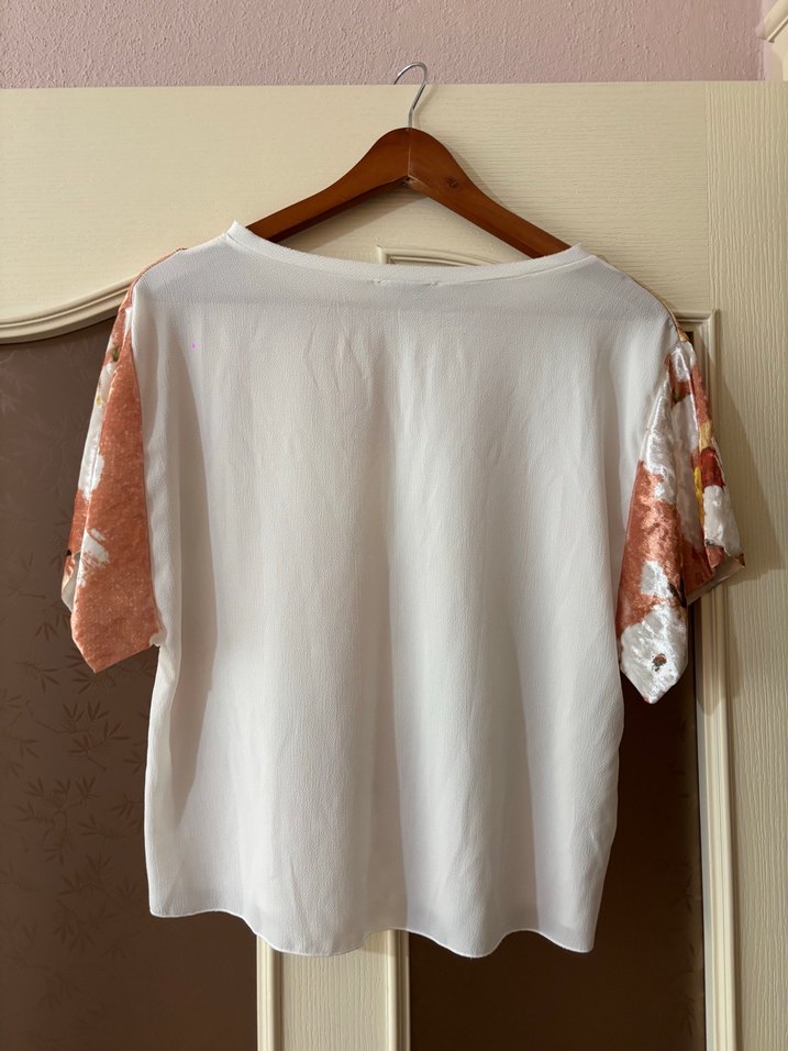 Bej Çiçek Desenli Kısa Kollu Bluz - Görsel 3