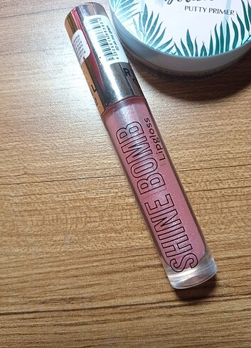 RIVAL ME GLOSS 03