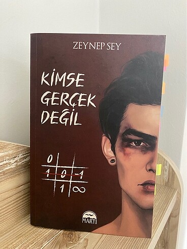 Kimse gerçek değil